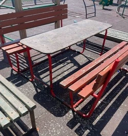 Любители пьяных дебошей распугали всех жильцов с детской площадки в Углегорске