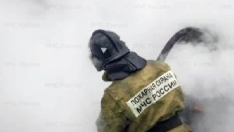 Балкон многоквартирного дома загорелся в Охе