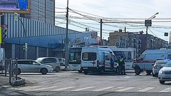 ГИБДД: водитель автобуса не уступил дорогу скорой помощи в Южно-Сахалинске