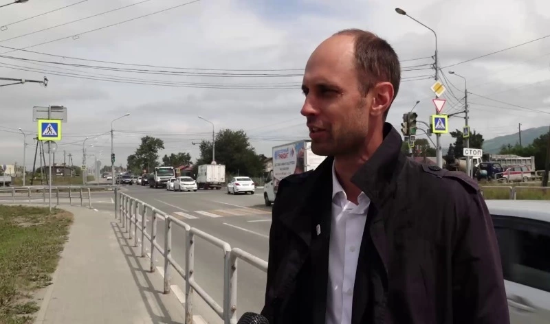 «Позволяет снизить задержки»: Вишневский о первом «умном» светофоре в Южно-Сахалинске