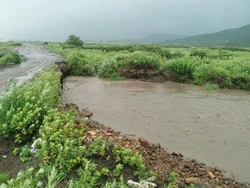 Спасатели ликвидируют последствия разлива реки в Северо-Курильске. ФОТО