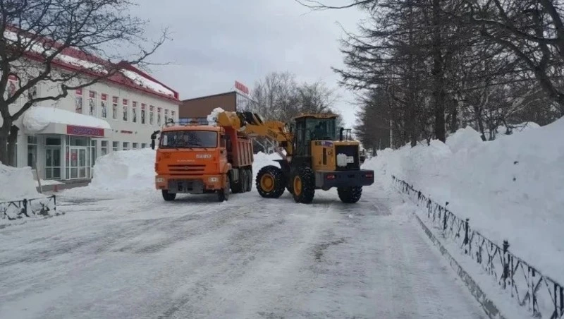 Охинскому району выделят дополнительную дорожную технику и рабочих