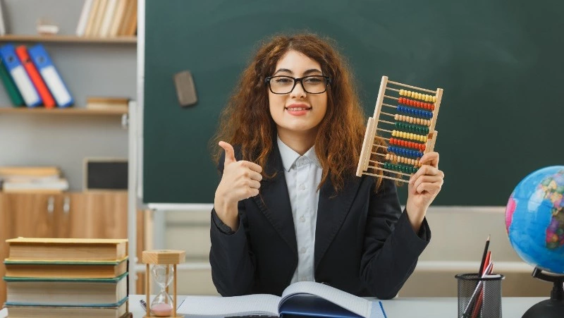 SuperJob: учителя признавались в любви к своему делу почти в два раза чаще продавцов