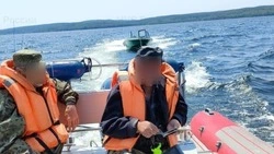 Сотрудники МЧС спасли рыбаков на озере Тунайча после поломки мотора