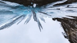 Опасность схода лавин прогнозируют в 10 районах Сахалинской области