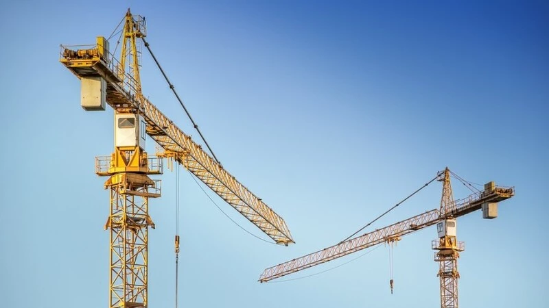 В суд ушло дело о рухнувшем на человека сахалинском кране