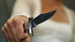 Мать года: сахалинка пырнула ножом сына-подростка во время сборов в школу