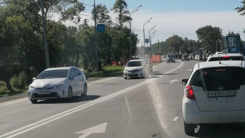 Огромная пробка скопилась на проспекте Мира в Южно-Сахалинске 3 сентября