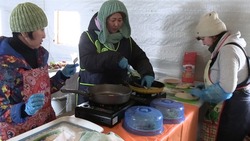 Волонтеры приготовили национальные блюда для бойцов на полигоне «Успеновский» 