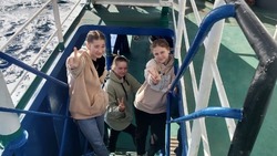 Группа школьников с Курил прибыла в Южно-Сахалинск по программе социального туризма  