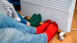 «Отопления вообще нет»: жительница Корсакова замерзает в новой квартире