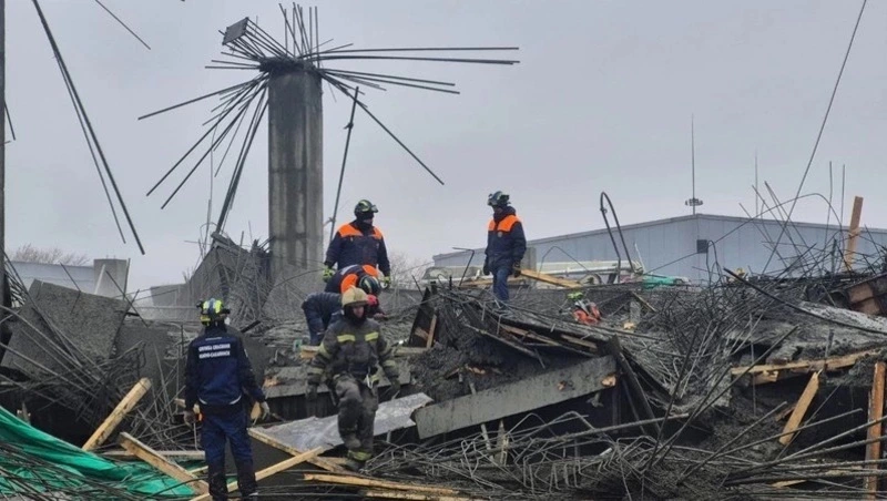 Бастрыкин затребовал доклад по делу об обрушении ангара в Южно-Сахалинске