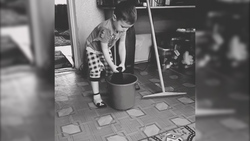 Конкурс «Жги, детка!»: трехлетний малыш моет пол и посуду