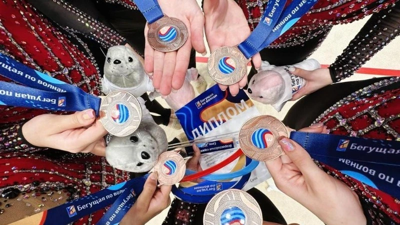 Всероссийские соревнования «Бегущая по волнам» покорились островным спортсменкам