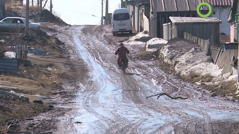 С грязной улицей в Холмске не могут совладать даже депутаты