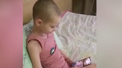Электросамокат от губернатора получила 10-летняя сахалинка с тяжелой болезнью