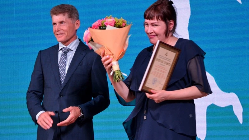 В Южно-Сахалинске поздравили работников торговли (ФОТО и ВИДЕО)