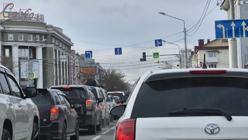 На пяти крупных перекрестках Южно-Сахалинска отключились светофоры