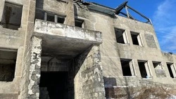 Жителей Поронайска возмутил заброшенный детсад «Айболит» с открытым доступом