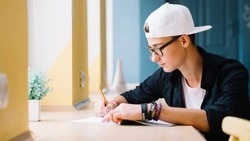 Жителей Сахалина пригласили написать «Тотальный диктант» 8 апреля 