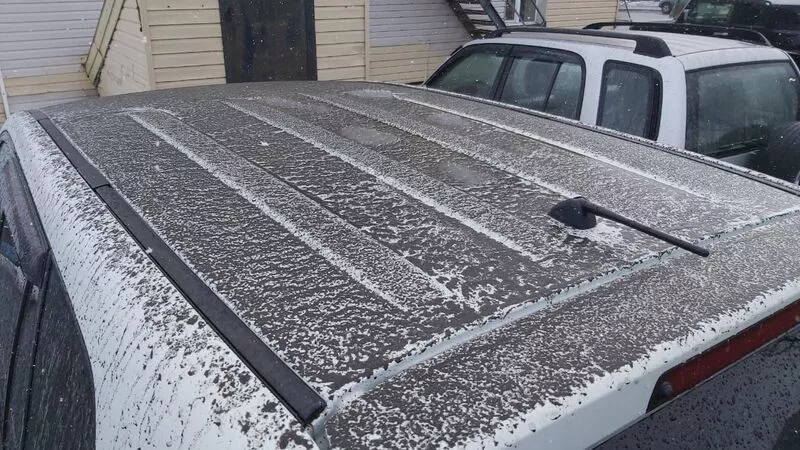 Вулкан Эбеко накрыл Северо-Курильск толстым слоем пепла