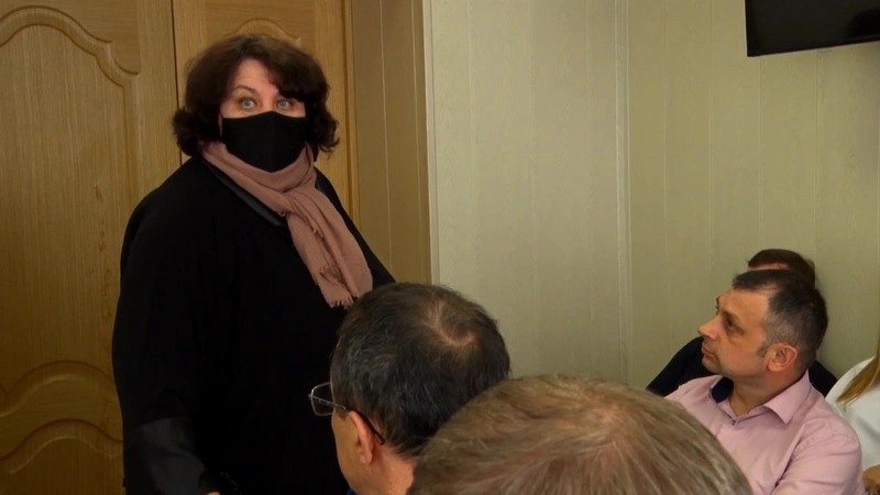 «Ты кто вообще?». Холмский депутат оскорбила журналиста во время заседания