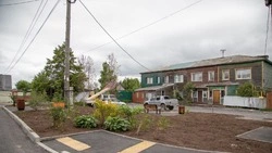 Сергей Надсадин проверил выполнение поручений по ремонту двора в переулке Отдаленном