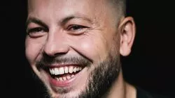 Сумишевский борется за премию журнала «ОК!» — сахалинцев просят поддержать земляка