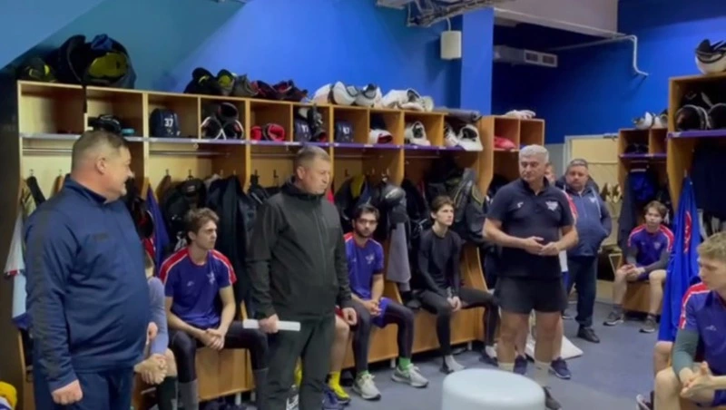 Нового главного тренера «Сахалинских Акул» представили команде 11 октября