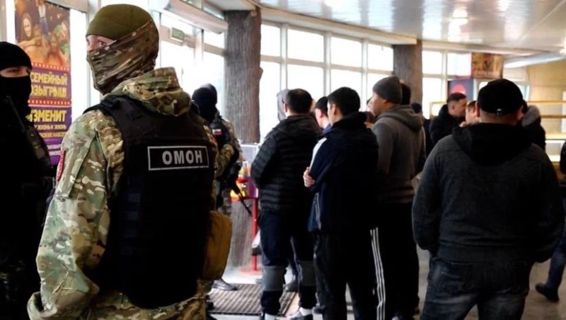 С Сахалина выдворят 36 мигрантов после полицейских рейдов 