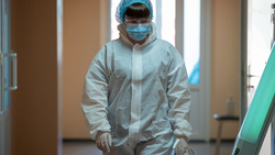 За сутки от коронавируса на Сахалине скончался один пациент