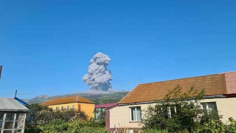 «Пепел в душах наших…» Курильчане поделились самыми эпичными снимками извержения Эбеко