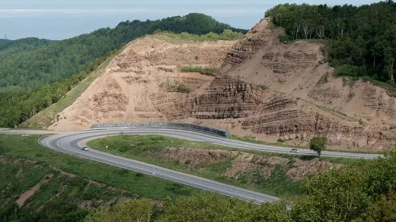 Оползневую дорогу к «морским воротам» Сахалина отдадут федералам