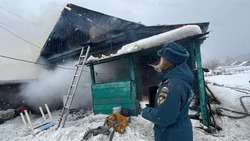 В Александровске-Сахалинском потушили пожар в дачном доме