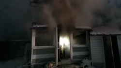 Вспыхнувшую баню в Александровске-Сахалинском тушили больше часа