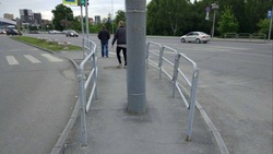 Дорожные знаки посреди тротуаров в Южно-Сахалинске возмутили урбаниста
