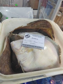 Рыбу по доступной цене привезли в два магазина Томаринского района 13 июля