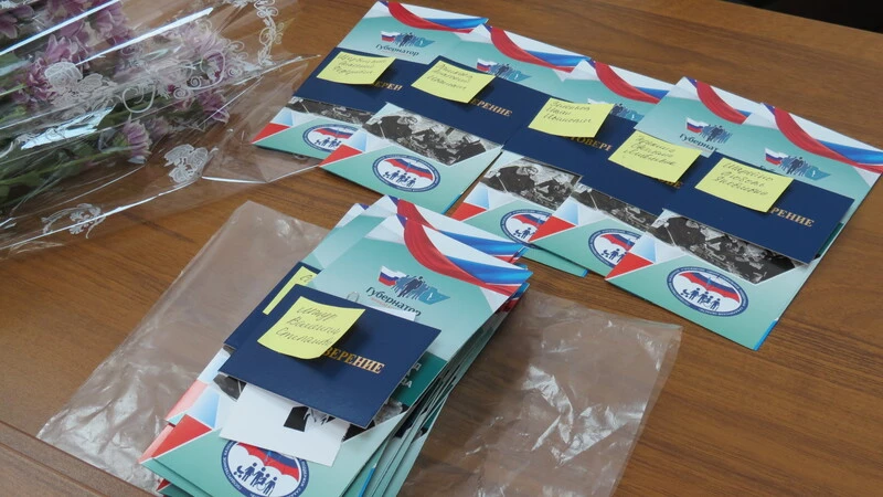 Сахалинские «дети войны» получают удостоверения