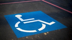 У женщины-инвалида из Южно-Сахалинска отбирают законное парковочное место