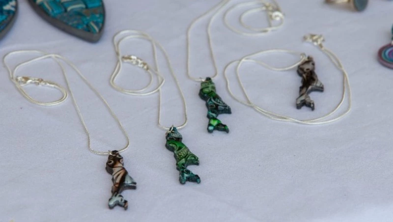 Украшения и вещицы для дома: улица искусства привлекла внимание гостей «Крыльев Сахалина»