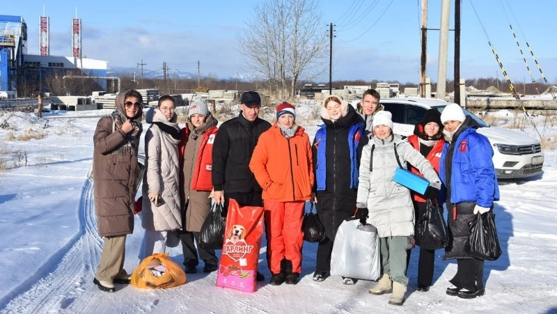 Мэр Долинска и активисты «Движения Первых» помогли приюту для животных