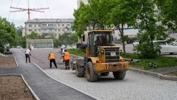 Еще один южно-сахалинский двор приобретает новый облик: расширен проезд, решена проблема скопления