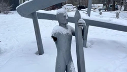 Вандалы оторвали руку памятнику в Южно-Сахалинске 