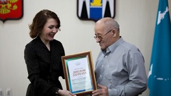 Почетных «серебряных» волонтеров наградили в Сахалинской области