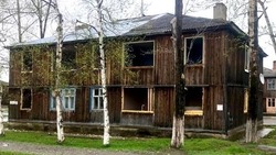 Снос 9 аварийных домов в Смирныховском районе организовали под надзором прокуратуры