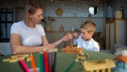 «Верьте в своих детей»: как на Сахалине подросткам с ОВЗ помогают становиться самостоятельными