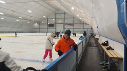 Хоккейный корт с искусственным льдом заработал в Углегорске 12 октября