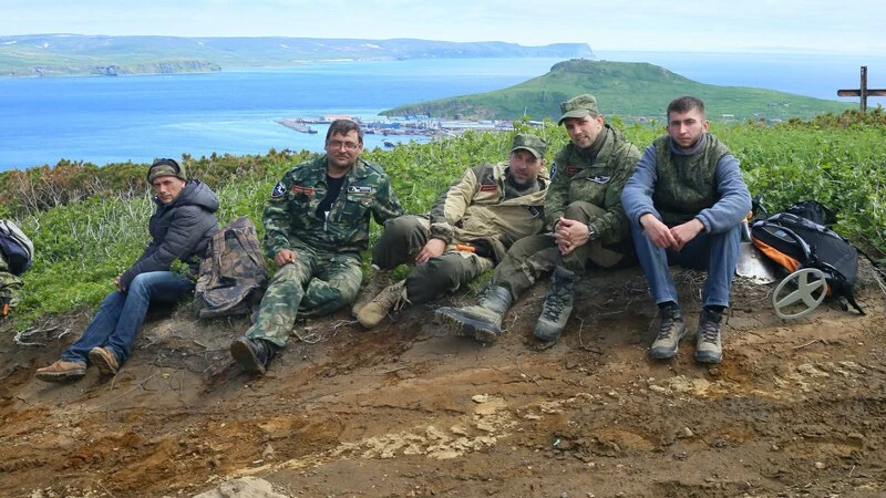 Сахалинские поисковики не могут попасть домой