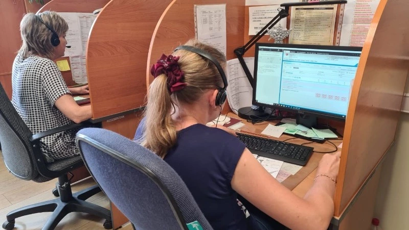 Более миллиона звонков приняли операторы линии 1-300 за 2023 год на Сахалине