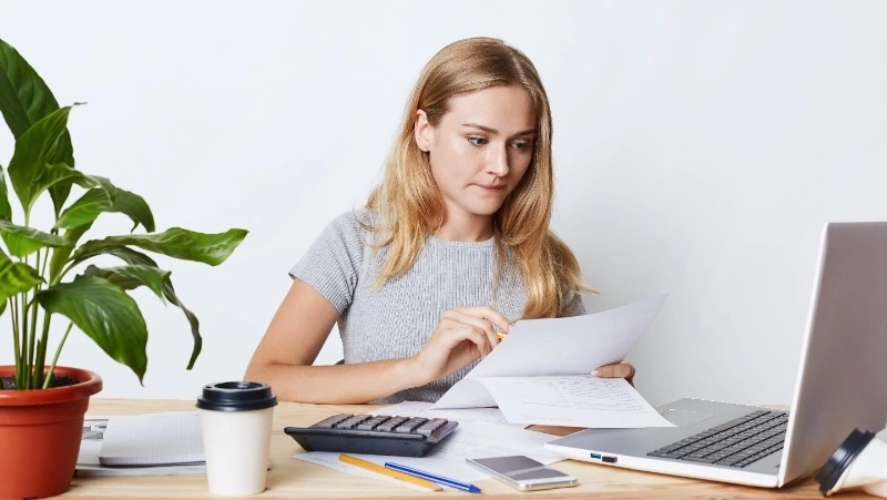 Сахалинский бухгалтер начислила себе дополнительную зарплату около 90 тыс рублей